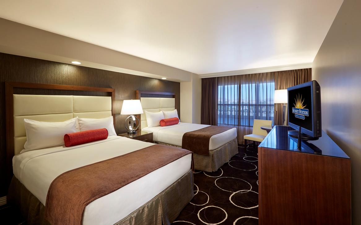 Deluxe Double Queen Room