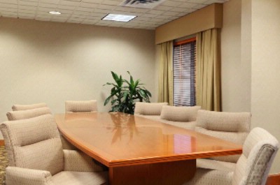 Wingate by Wyndham Dfw North - Double Beds With Chair And Ottomen