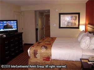 Holiday Inn Hotel & Suites - Standard King Bed