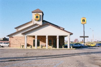 Super 8 Motel - 