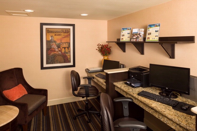 Residence Inn - Seperate Sitting Area