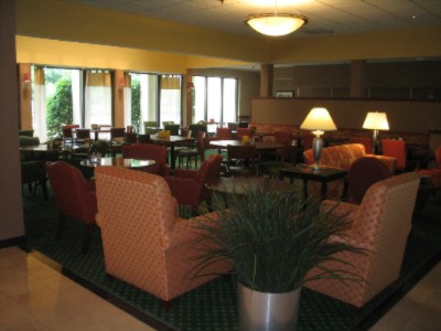 Courtyard by Marriott Hampton - 