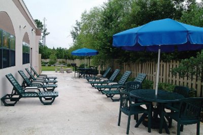 The Comfort Suites - Sundeck With Bbq Grills Area