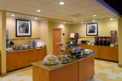 Hampton Inn Petersburg Southpark Mall - Deluxe Hot Continental Breakfast