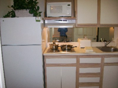 Crestwood Suites Austin - Full Kitchenettes With Cooking Utensils