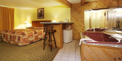 Deluxe Suite W/kingsize Bed & Hot Tub-2