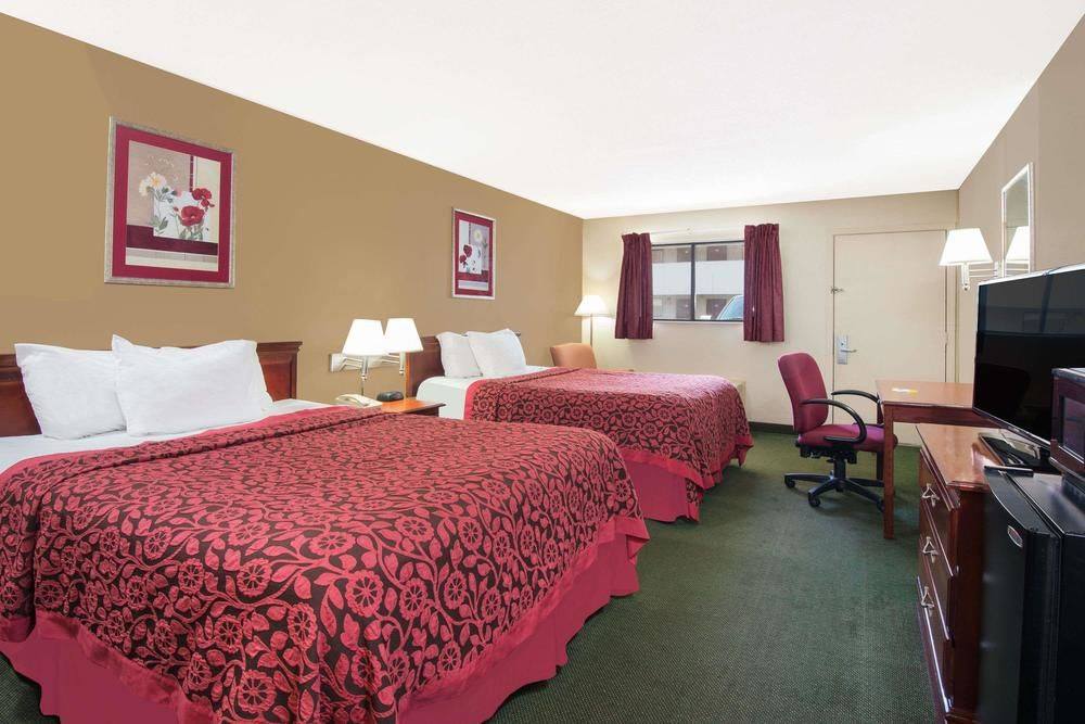 Standard Room W/2 Queen Beds
