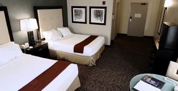 Holiday Inn Express - 