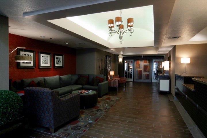 Holiday Inn Express - 