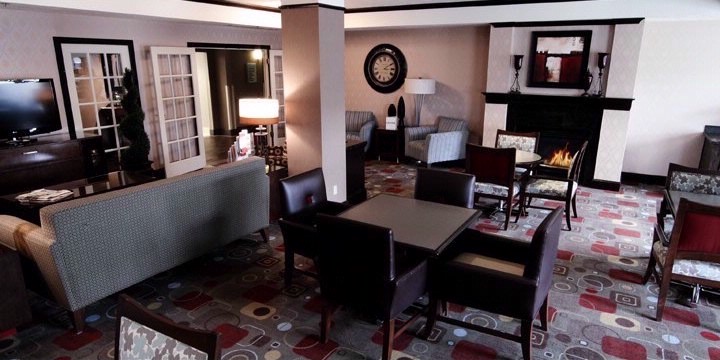 Holiday Inn Express - 