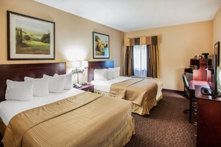 Complimentary Deluxe Continental Breakfast