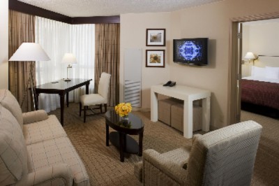 Detroit Riverside Hotel - Queen Suite