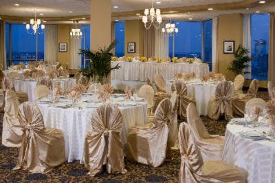 Detroit Riverside Hotel - Top With Breathtaking Views