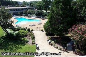 Holiday Inn Hampton Coliseum - Tropical Resort Style Outdoor Pool!