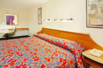 Red Roof Inn - King Guestroom