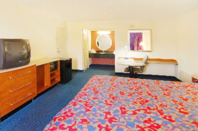 Red Roof Inn - Standard Guestroom