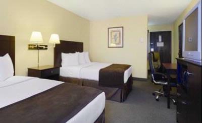 Best Western Mccarran Inn - Enhanced 2 Queen Guest Room. Newly Remodeled.