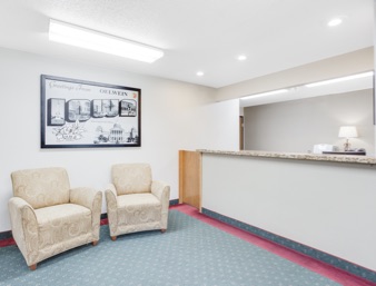 Super 8 Motel - 