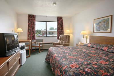 Super 8 Motel - 