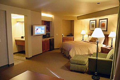 Feather Falls Casino & Lodge - Our Studio Suites Are Spacious And Comfortable.