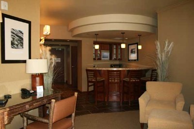 Feather Falls Casino & Lodge - The Presidential Suite Includes A Full Bar And Kitchenette.