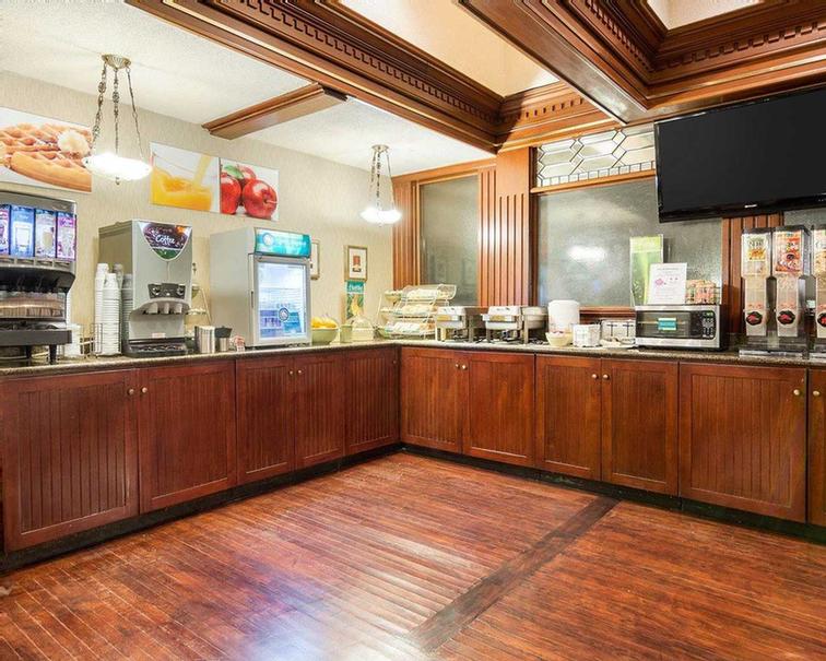 Best Western Coliseum Inn & Suites - Breakfast Area
