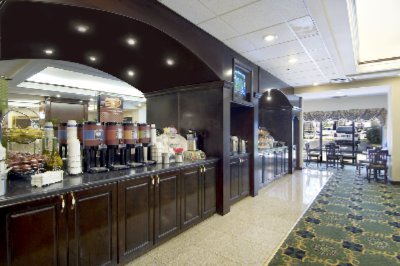 Hampton Inn Hull Street - Deluxe Hot Continental Breakfast