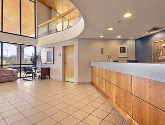 Ramada Columbus North - Lobby Area