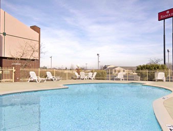 Ramada Columbus North - Outdoor Pool