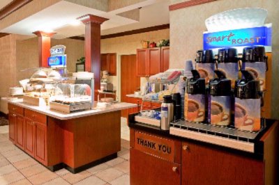 Holiday Inn Express Hotel & Suites - Complimentary Breakfast In Our Great Room