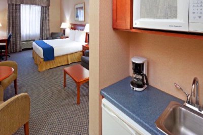 Holiday Inn Express Hotel & Suites - Hotel Front View