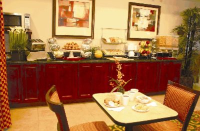 Best Western Auburndale Inn & Suites - Deluxe Continental Breakfast Is Included In Your Stay And Features An Assortment Of Foods For Your Enjoyment!