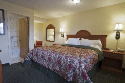 Best Western / Pioneer Inn & Suites - Two Rooms With King Bed And Soffa Sleeper