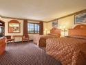 Days Inn & Suites - Jacuzzi Three Queens Suite