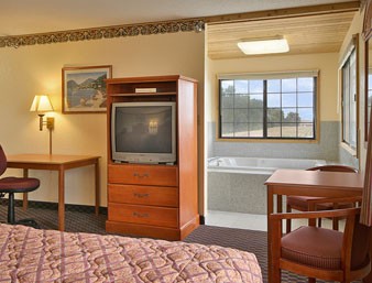 Days Inn & Suites - Jacuzzi Two Queens Suite