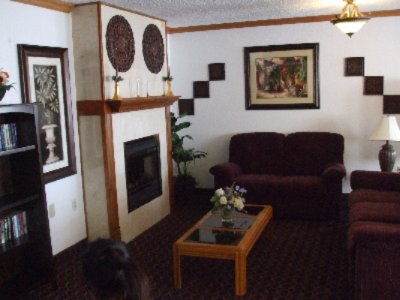 Days Inn & Suites - Hotel Lobby
