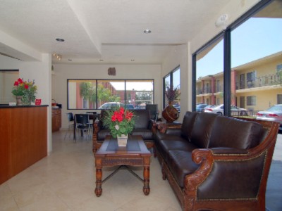 Rodeway Inn & Suites - Lobby