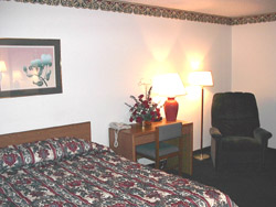 Beautiful Queen Suite with Recliner