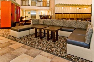 Holiday Inn Express Hotel & Suites - 