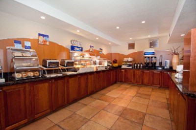 Holiday Inn Express Hotel & Suites - 