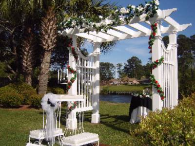 Holiday Inn West on the Waterway - Beautiful Arbor For Outside Wedding