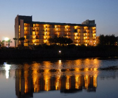 Holiday Inn West on the Waterway - Hotel Exterior Night From Waterway