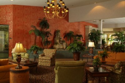 Holiday Inn West on the Waterway - Lobby Sitting Area