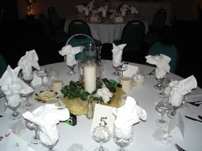 Holiday Inn West on the Waterway - Sample Of Standard Table Setup For Wedding