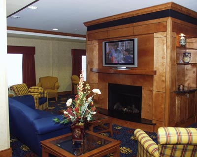 Holiday Inn Express & Suites - Lobby