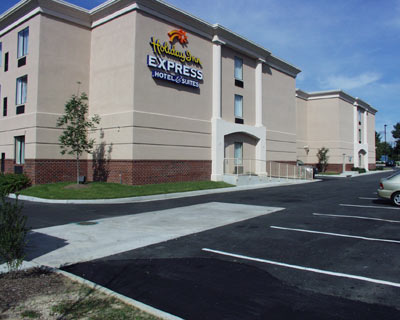 Holiday Inn Express & Suites - 