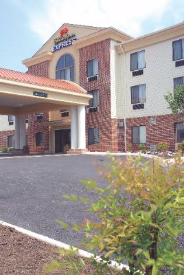 Holiday Inn Express of Charles Town - 
