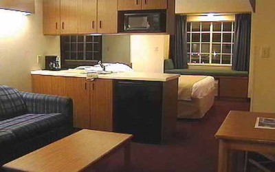 Specialty Suite Laeger With Sofa