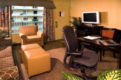 Embassy Suites Fort Lauderdale - King Suite Living Room