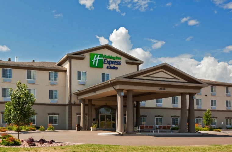 Holiday Inn Express Hotel & Suites - 